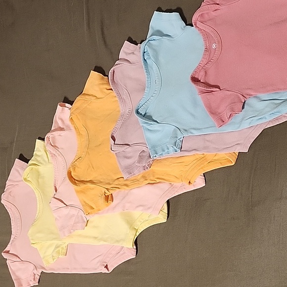 7 multi color bodysuits - Picture 2 of 2